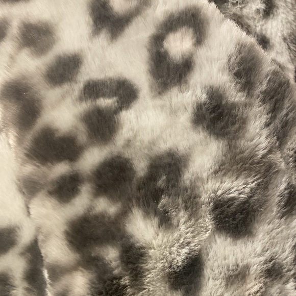 Aerie Faux Fur Wrap - Picture 3 of 5